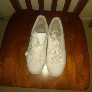 White Shell toe Adidas tennis shoes all white